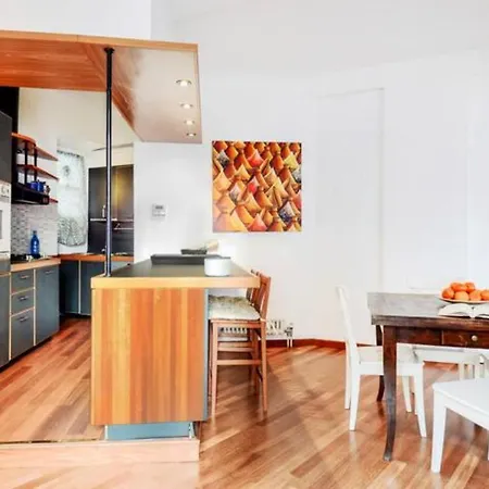 Pagano & Cenacolo Bright Apartment Milan
